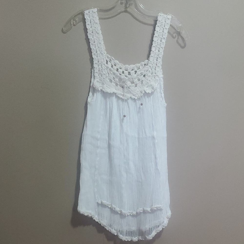 Elegant White Sleeveless Top Size Medium